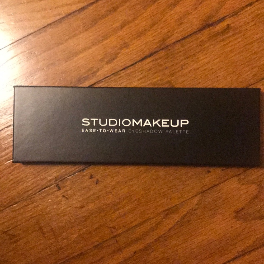 Studio makeup eyeshadow palette